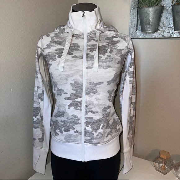 Athleta Triumph Printed Hoodie Size XXS - Picture 1 of 9